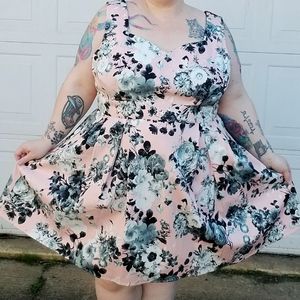 Contrast as you can retro inspired dress